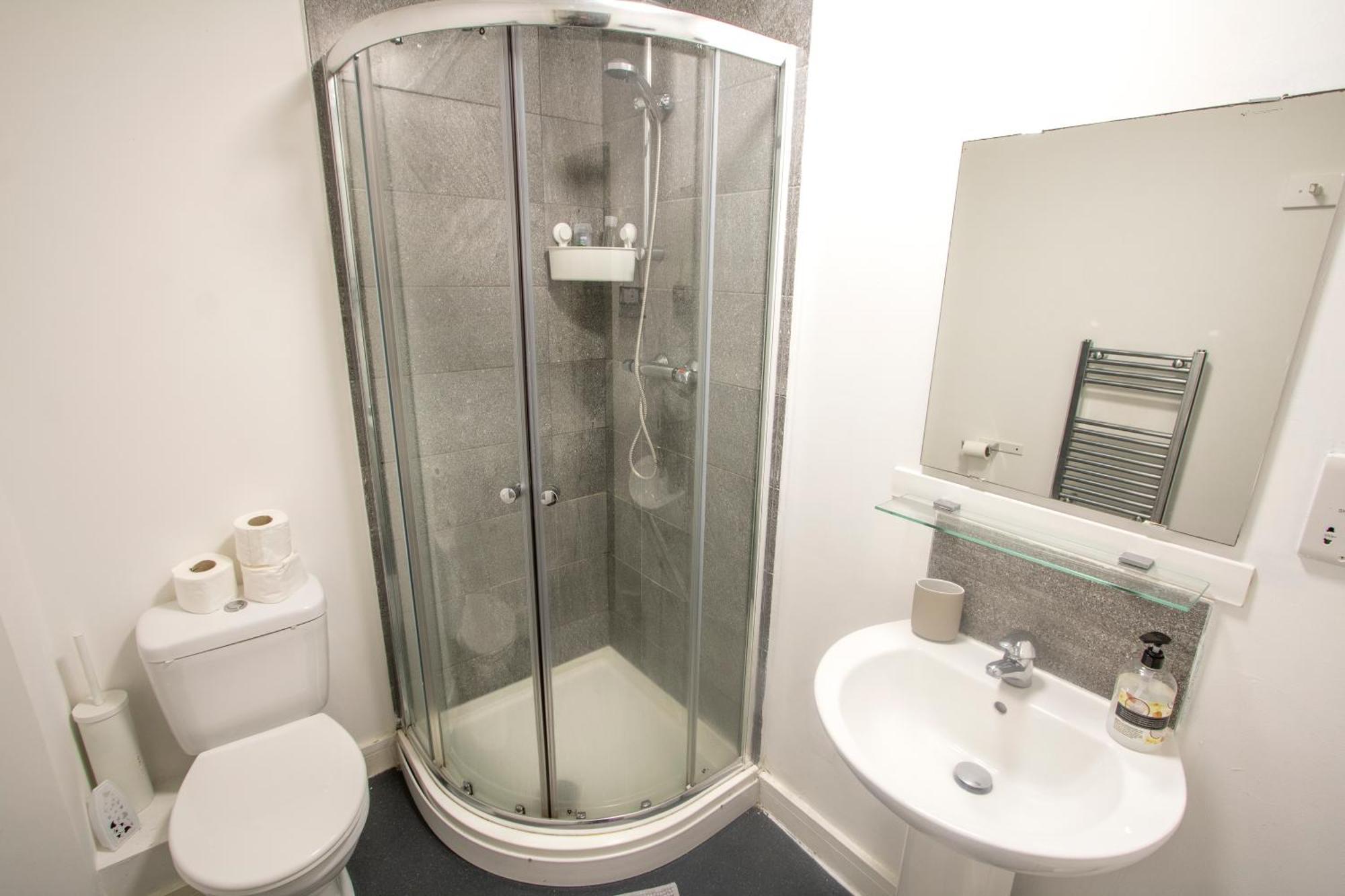 Ideal For Groups - 2 Bedroom Apartment - Free Parking, Transit Links, Close To Stadiums Manchester Eksteriør billede